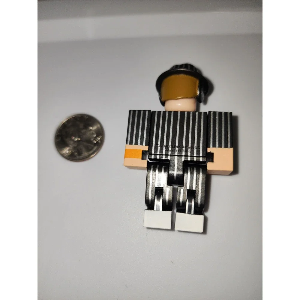 Roblox Striped Suit & Hat 3